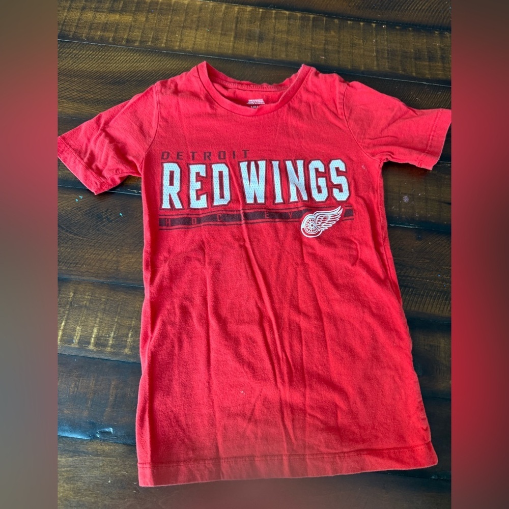 Vintage kids size small Detroit Red Wings shirt